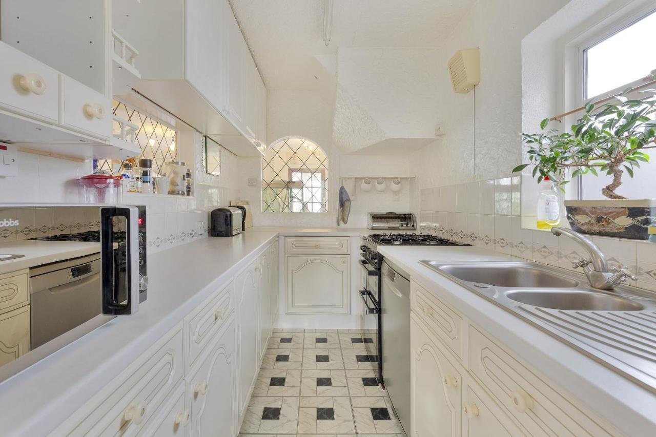 Goshawk Gardens Apartment Хейс Екстериор снимка