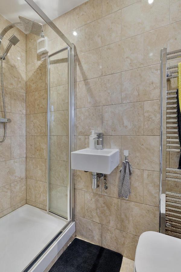 Goshawk Gardens Apartment Хейс Екстериор снимка